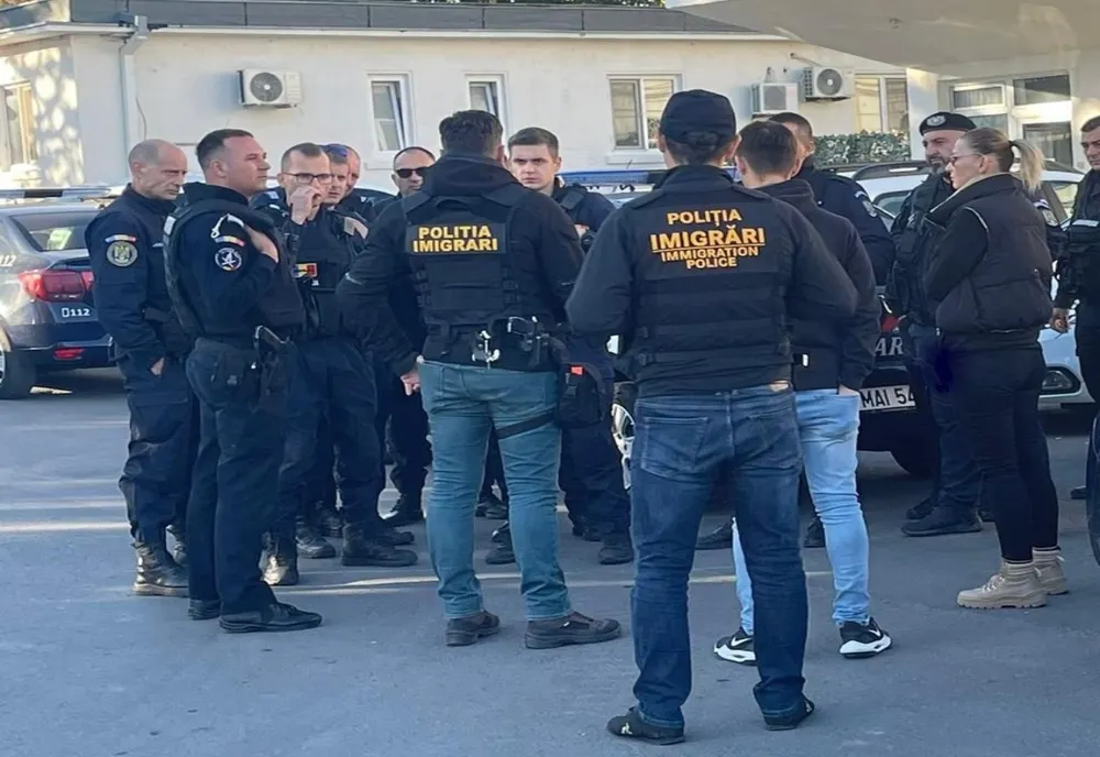 Șapte cetățeni străini returnați sub escortă de polițiștii de imigrări din Constanța