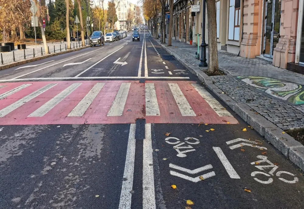 Separatoarele pentru pistele de biciclete de pe bulevardul Tomis au fost demontate