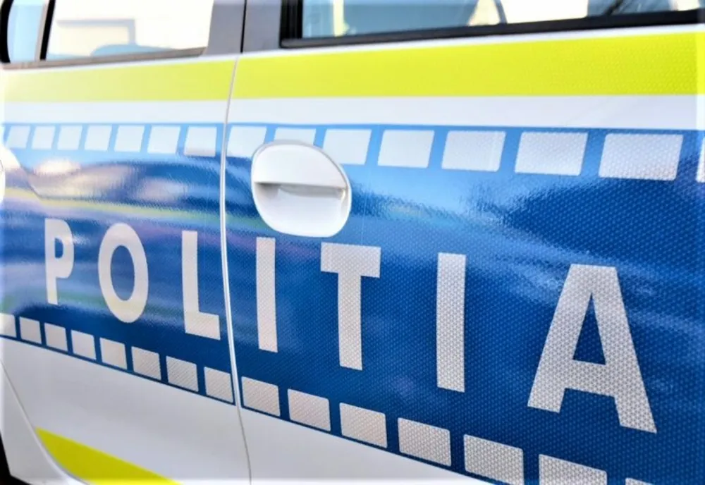Doi răniți după ce o mașină „a luat” un sens giratoriu