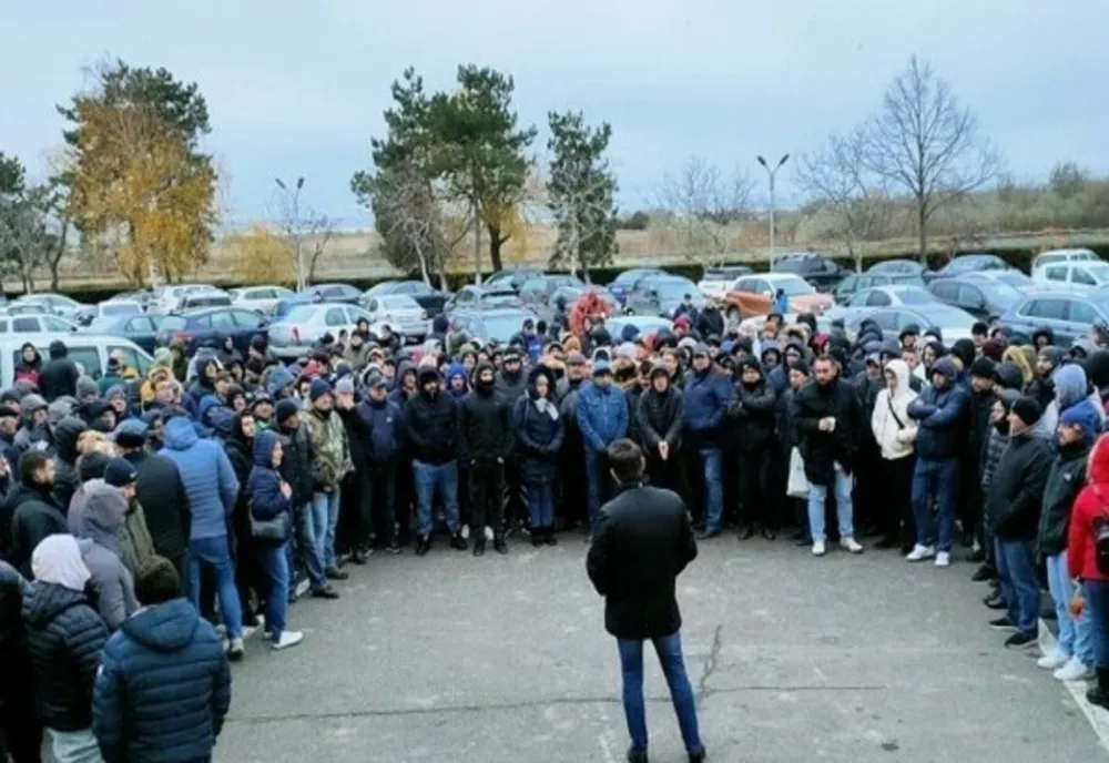 Protest spontan la Petromidia. Angajații cer majorarea salariilor