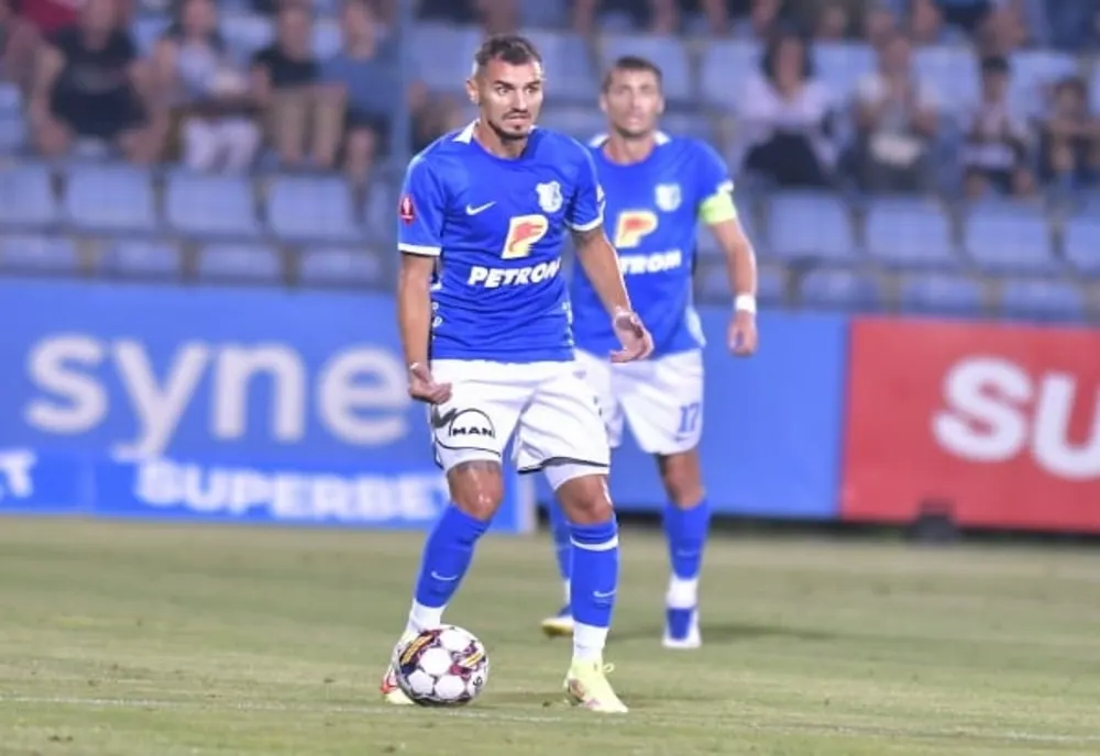 Fotbalist de la Farul transferat la UTA 