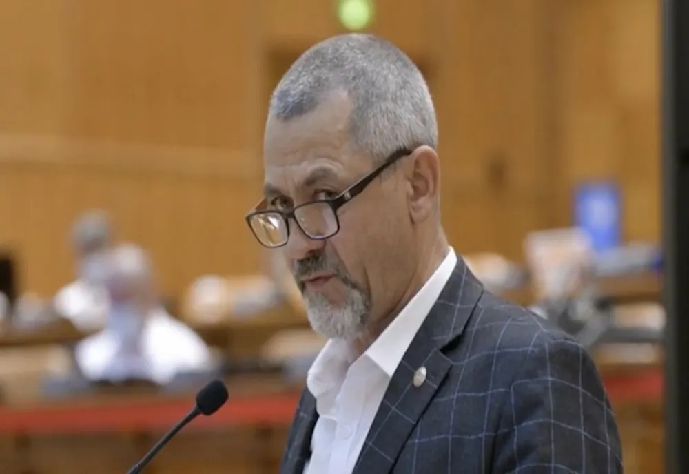 Deputatul bătăuș ,exclus din AUR. I se cere demisia din Parlament