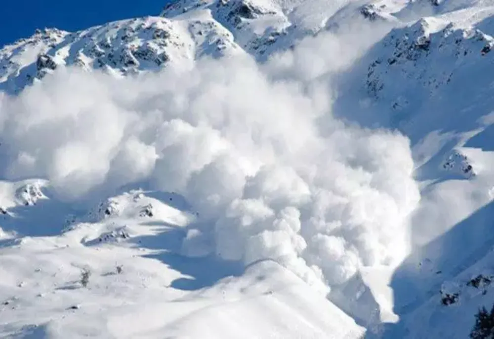 RISC mare de avalanșă la munte până luni seară - Avertismentul meteorologilor - HARTA zonelor periculoase