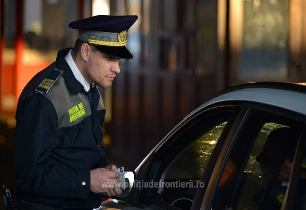 Prins la intrarea în țară cu un certificat de înmatriculare fals