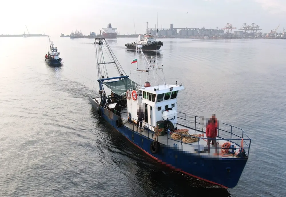 VIDEO FOTO Pescadoare bulgărești prinse la braconat în Marea Neagră