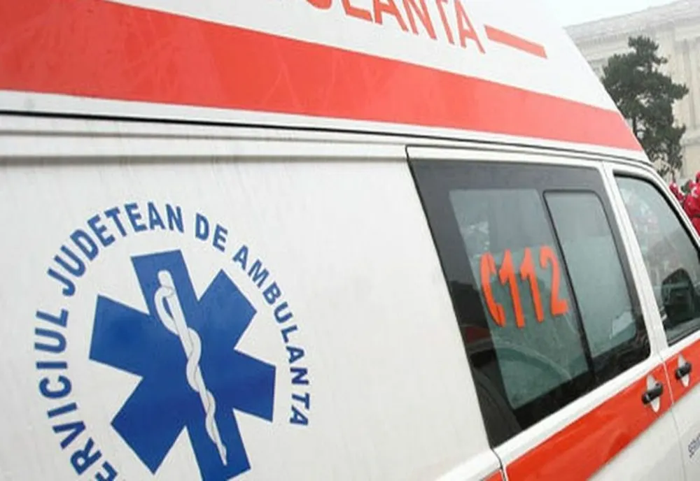 Mașină înfiptă în piciorul podului IPMC