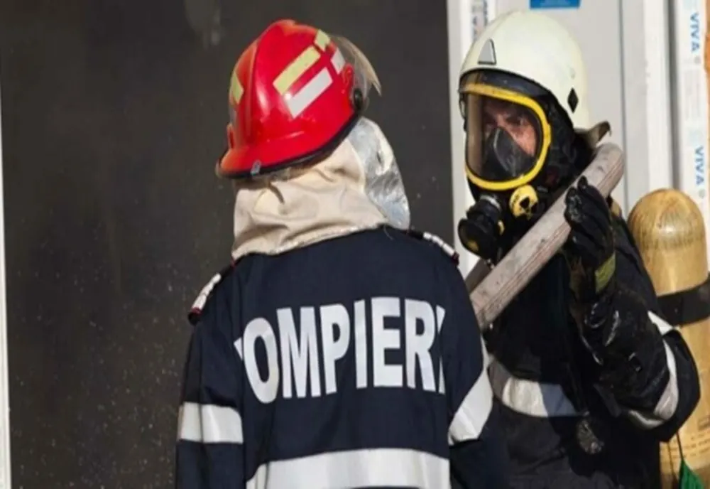 Incendiu într-o clădire pe bulevardul Tomis. Autoritățile în alertă