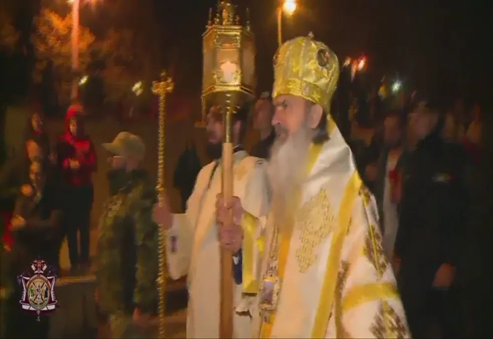 Procesiune cu Sfânta Lumină la malul Mării Negre