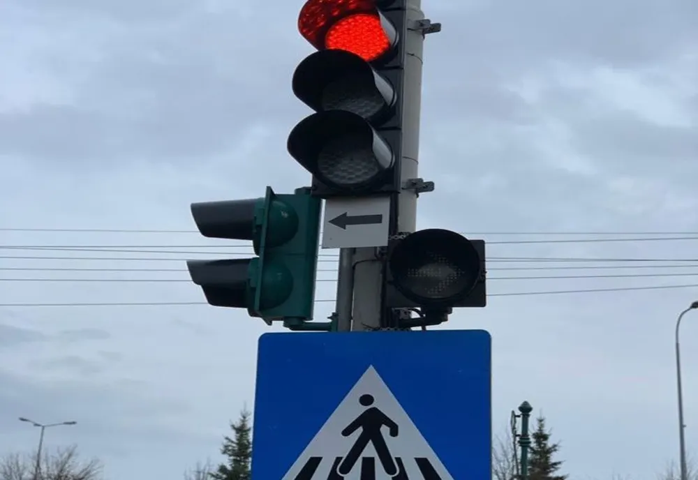 Șoferi amendați pentru că au trecut pe roșu