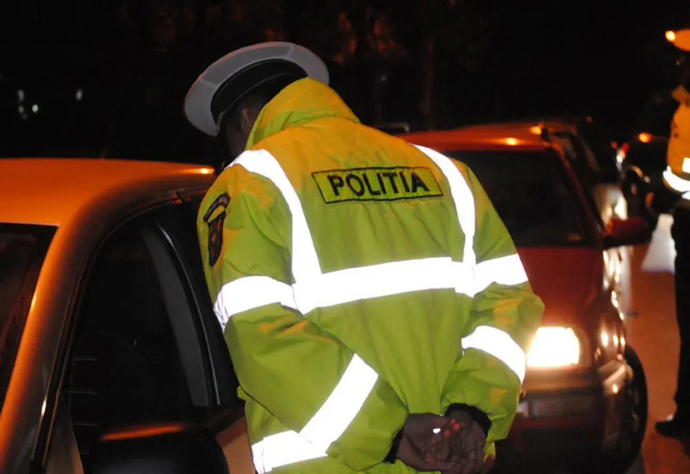 Adolescent de 16 ani, prins beat și fără permis pe DN2A