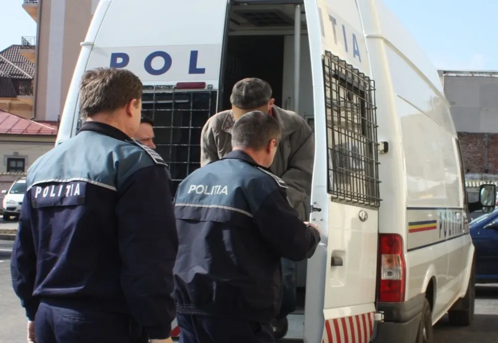 Și-au făcut ”cumpărăturile” în magazine fără să plătească