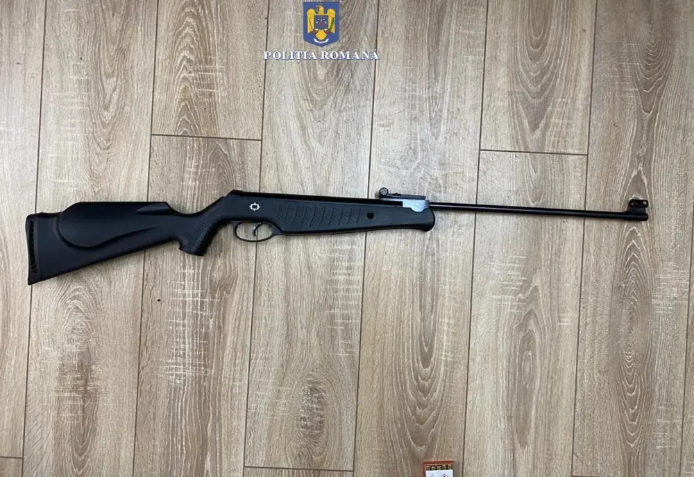 FOTO A ridicat un colet poștal și acum este cercetat penal
