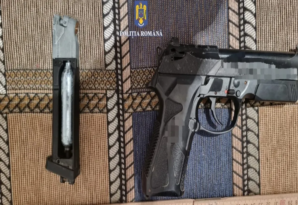 FOTO Percheziții la proxeneții din Constanța și Tulcea. Mai multe persoane reținute