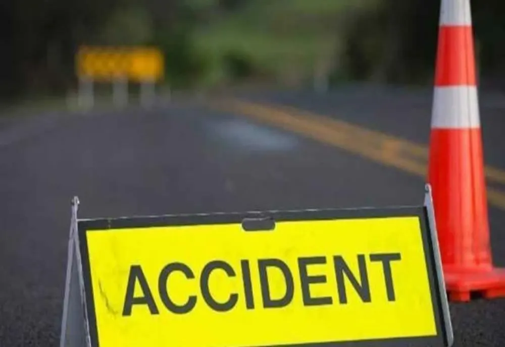 Un bătrân din Constanța nu a mai văzut pe unde traversează din cauza băuturii și a fost luat pe capota unei mașini în Alba Iulia