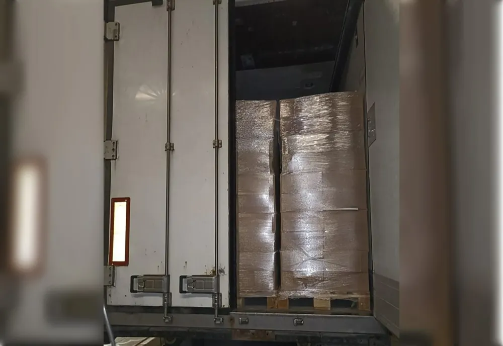 VIDEO Camion burdușit cu țigări de contrabandă interceptat în P.T.F. Negru Vodă. Unde erau ascunse