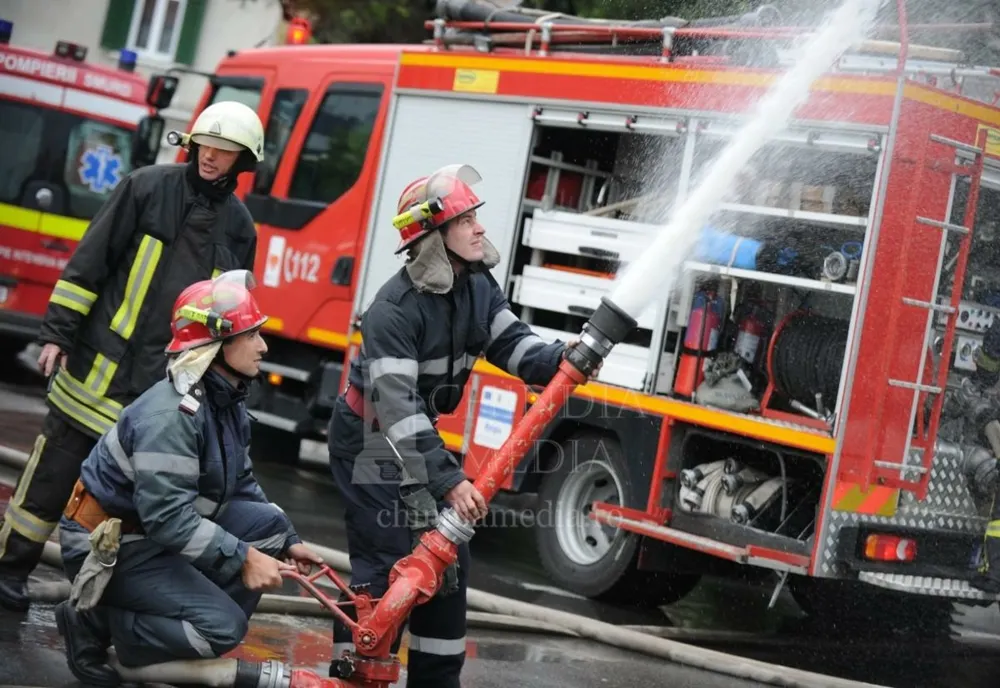Panică într-un bloc din Murfatlar. Zeci de persoane evacuate