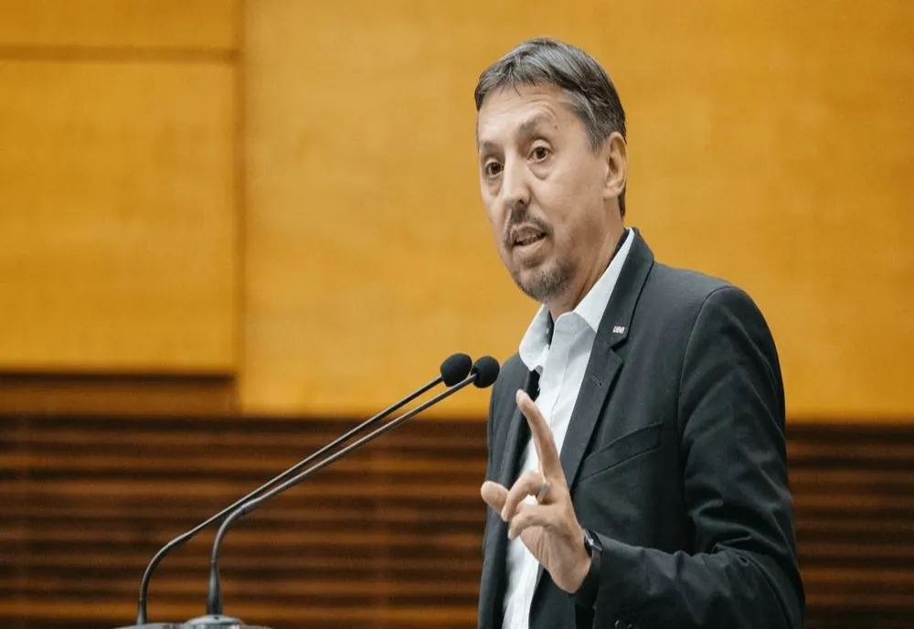 MINISTRUL EDUCAȚIEI: NU SE APLICĂ SISTEMUL HIBRID. ORELE SE VOR RECUPERA DUPĂ SUSPENDAREA CURSURILOR
