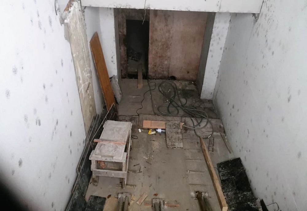 La un pas de tragedie: Un lift cu patru persoane s-a prăbușit într-un bloc din Constanța