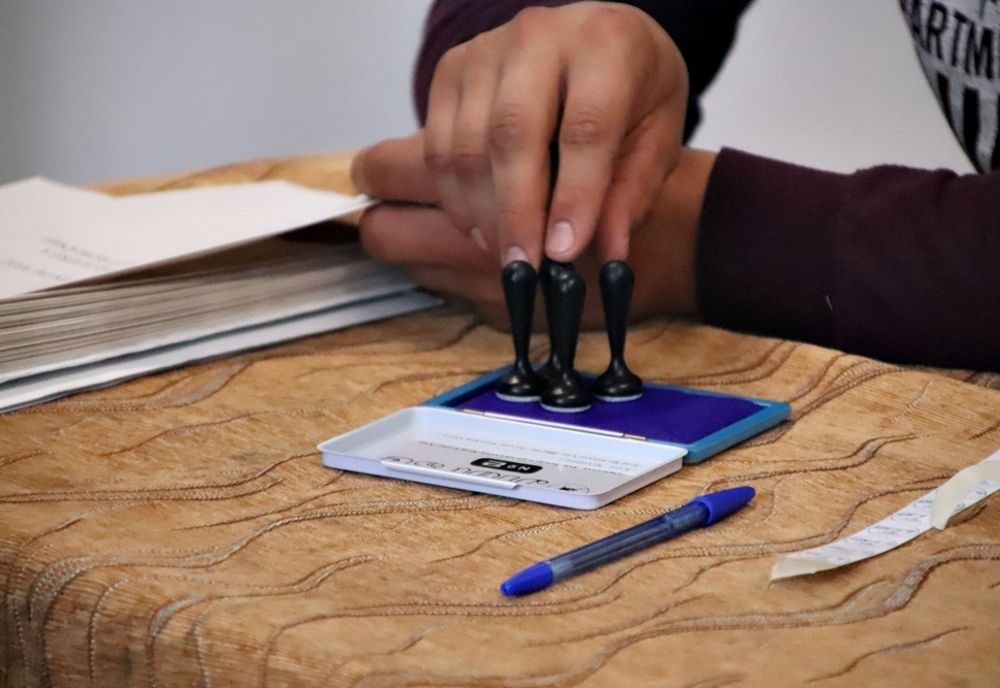 Dosar penal la Constanța după ce un bătrân a fost înregistrat cu vot multiplu