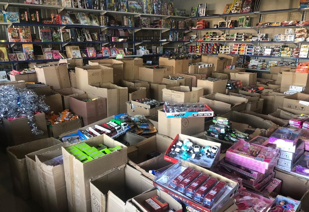 FOTO VIDEO| Sute de jucării au fost oprite de la comercializare inainte de Craciun, de inspectorii Protecţiei Consumatorilor