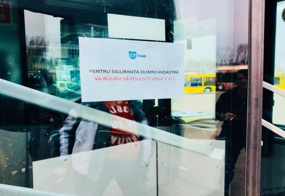  CT BUS limitează îmbarcarea și debarcarea din autobuze