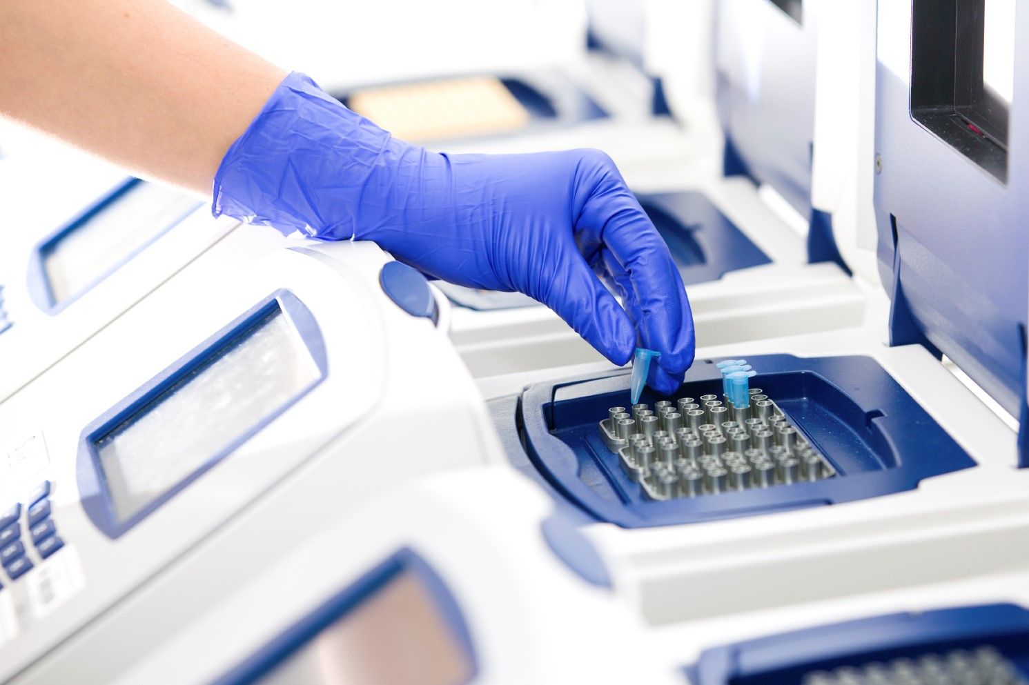 Scientist with DNA copying, Real-time cycler, wide