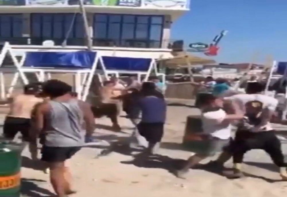 VIDEO| Bătaie pe plajă în Vama Veche