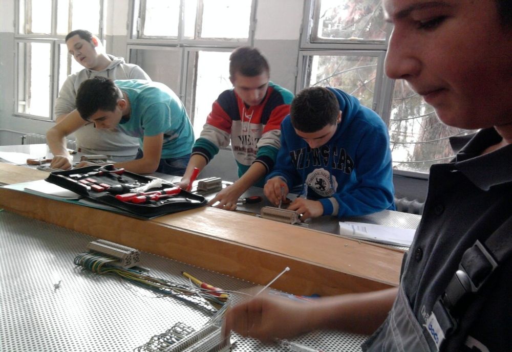 Încep înscrierile pentru învățământul profesional dual