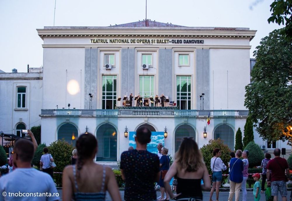 Weekend cu spectacole în aer liber