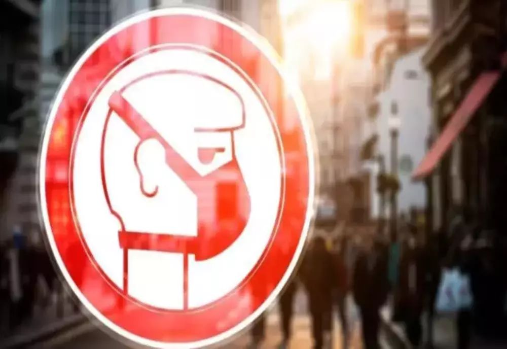 Masca de protecție devine obligatorie și în spațiile deschise din Capitală