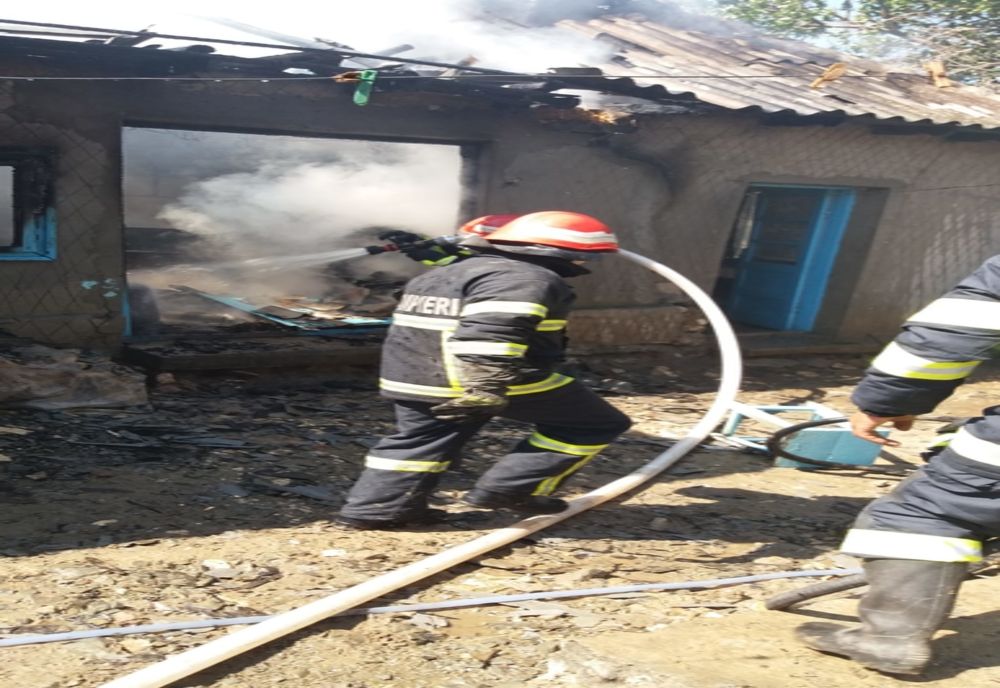 FOTO| Incendiu puternic la Ciobanu. O persoană a suferit atac de panică