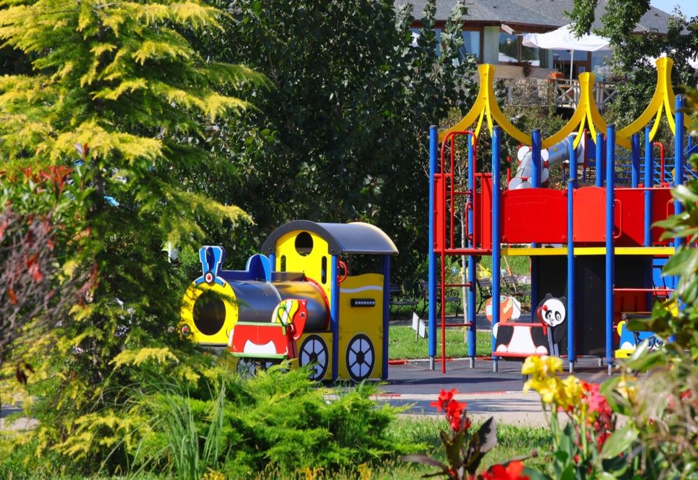 Țara Piticilor își deschide porțile!