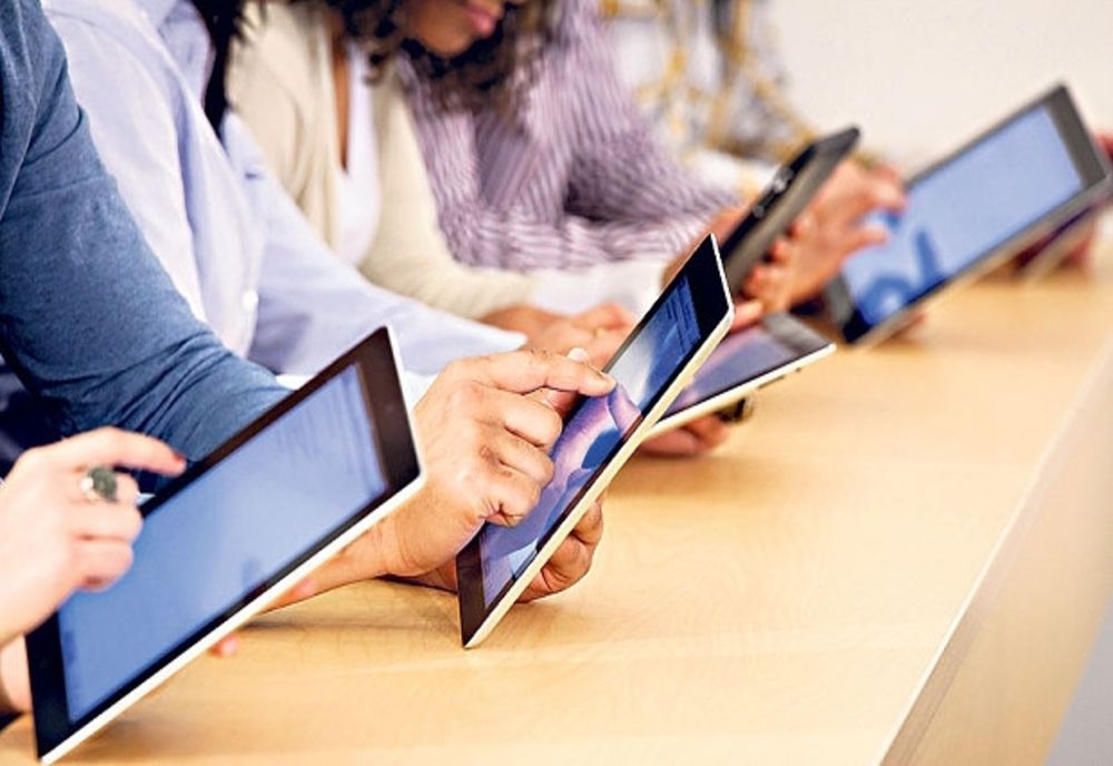 600 de elevi din Cuza Vodă,primesc tablete