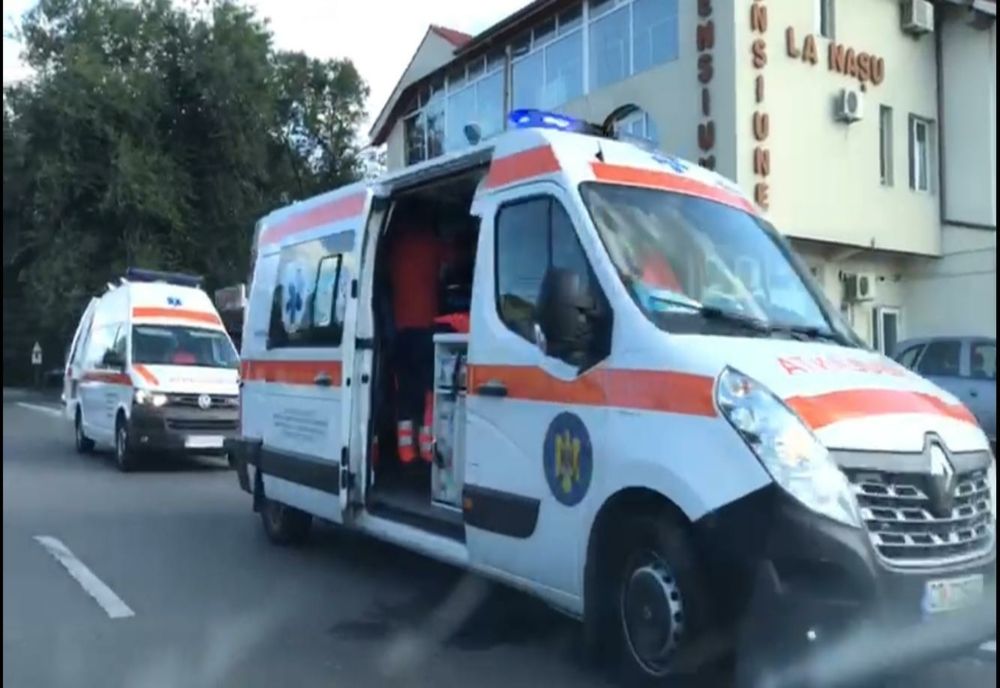 VIDEO| Accident cu trei victime la Valu lui Traian