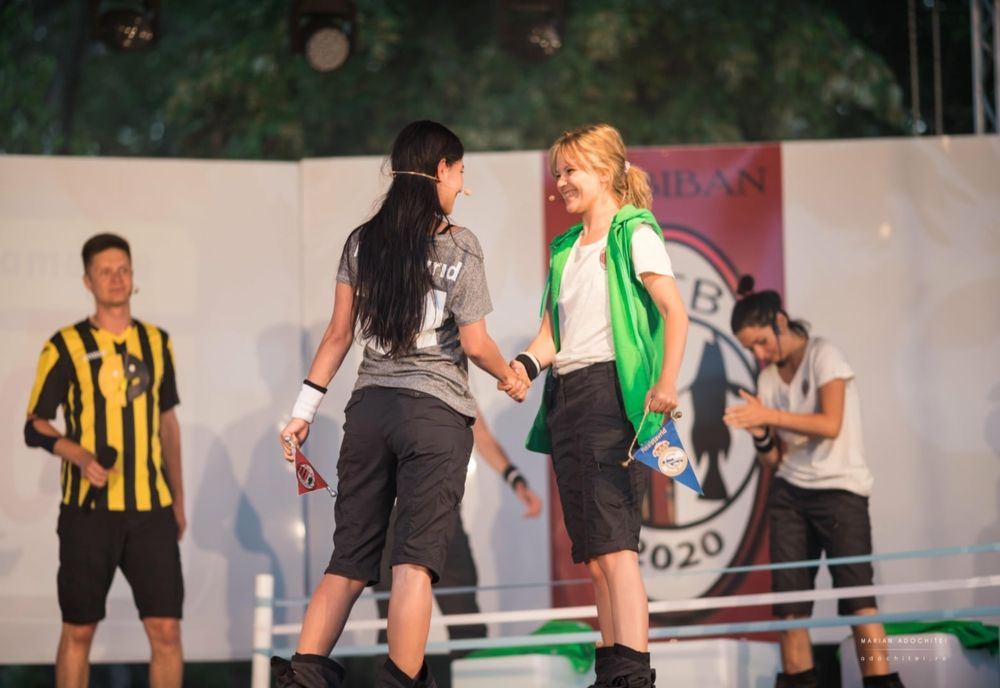 „Jocuri în curtea din spate” și „Meciul de comendie” în weekend, la Teatrul de Stat Constanța