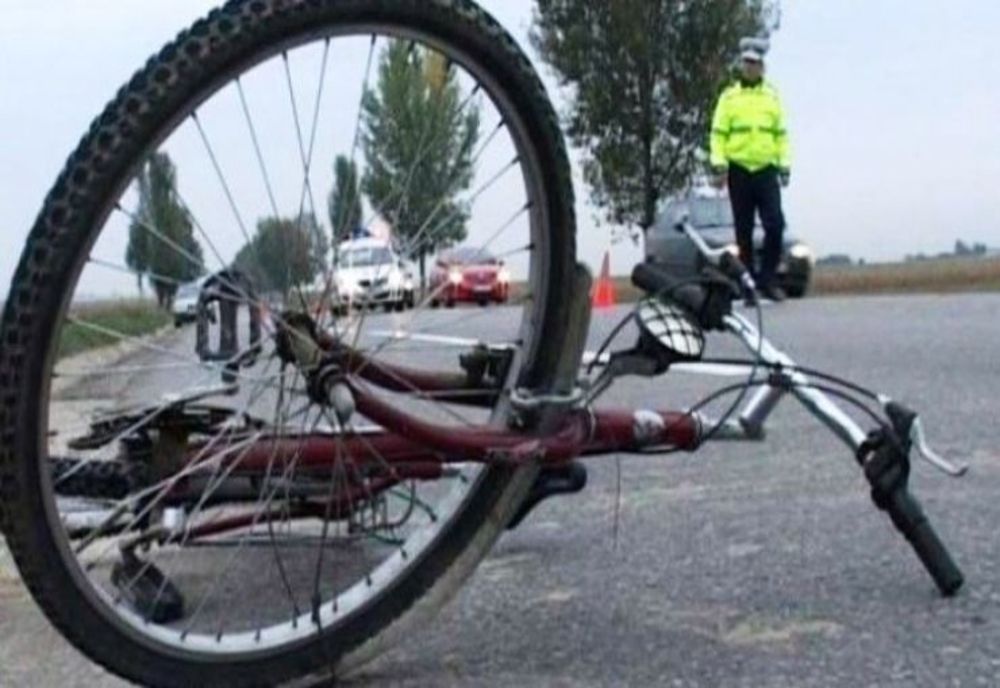 Accident mortal. Biciclist spulberat de o mașină