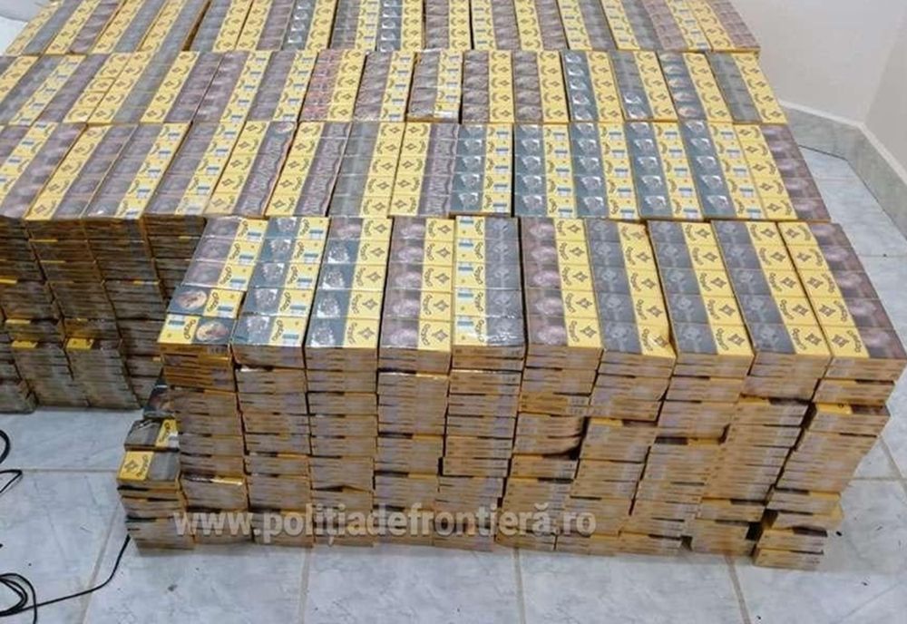 Mii de pachete de ţigări, descoperite de poliţiştii de frontieră la Vama Veche