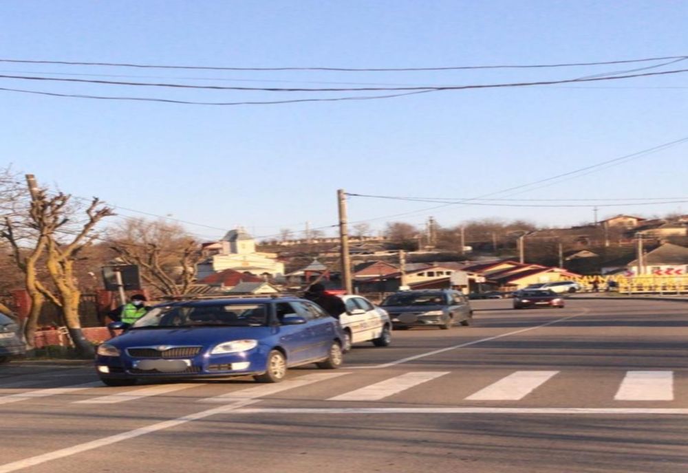 Pieton beat, accidentat în timp ce traversa prin loc nepermis