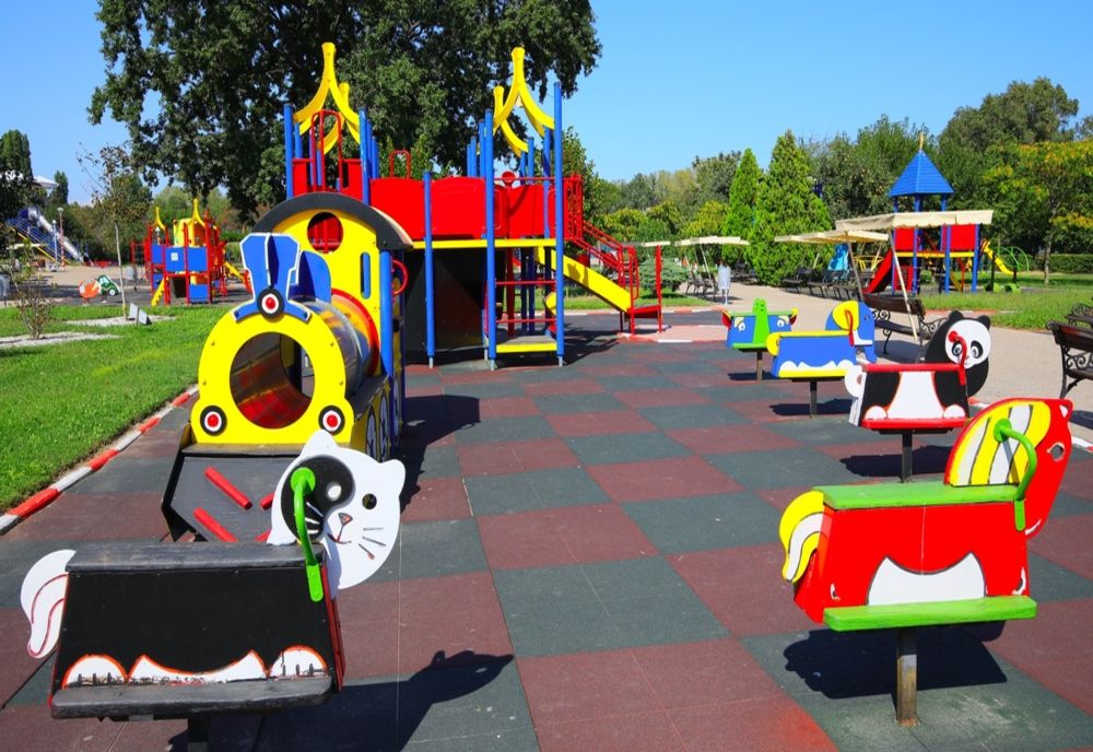 Țara piticilor și Gravity Park s-au redeschis