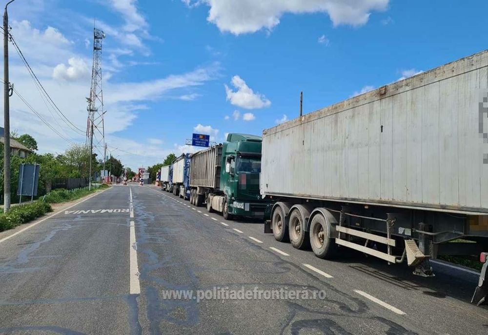 Tiruri cu deșeuri în Vama Veche