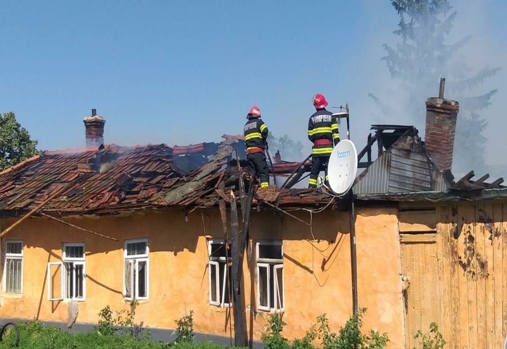 FOTO Incendiu la Babadag. Focul ar fi fost pus intenționat