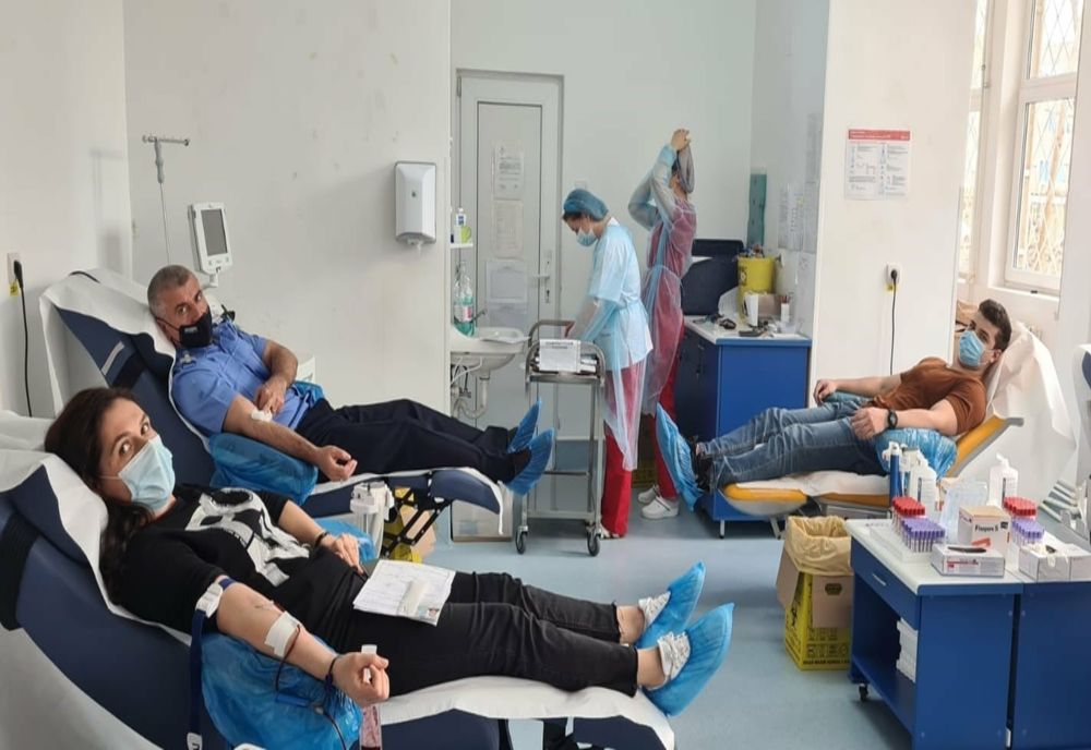 Jandarmii constănţeni donează sânge pentru semenii lor