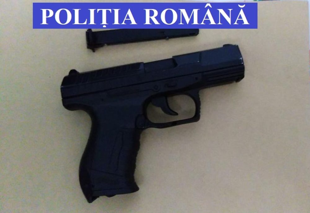 Brăilean depistat cu un pistol deținut ilegal în stațiunea Neptun 