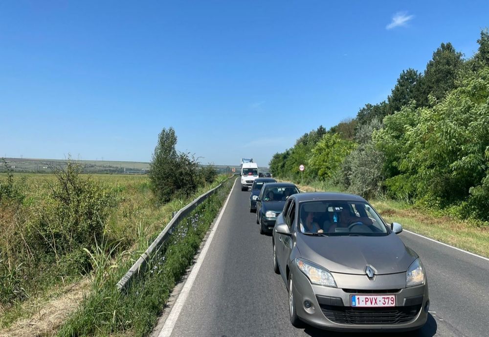 FOTO VIDEO Circulație bară la bară pe DN22C