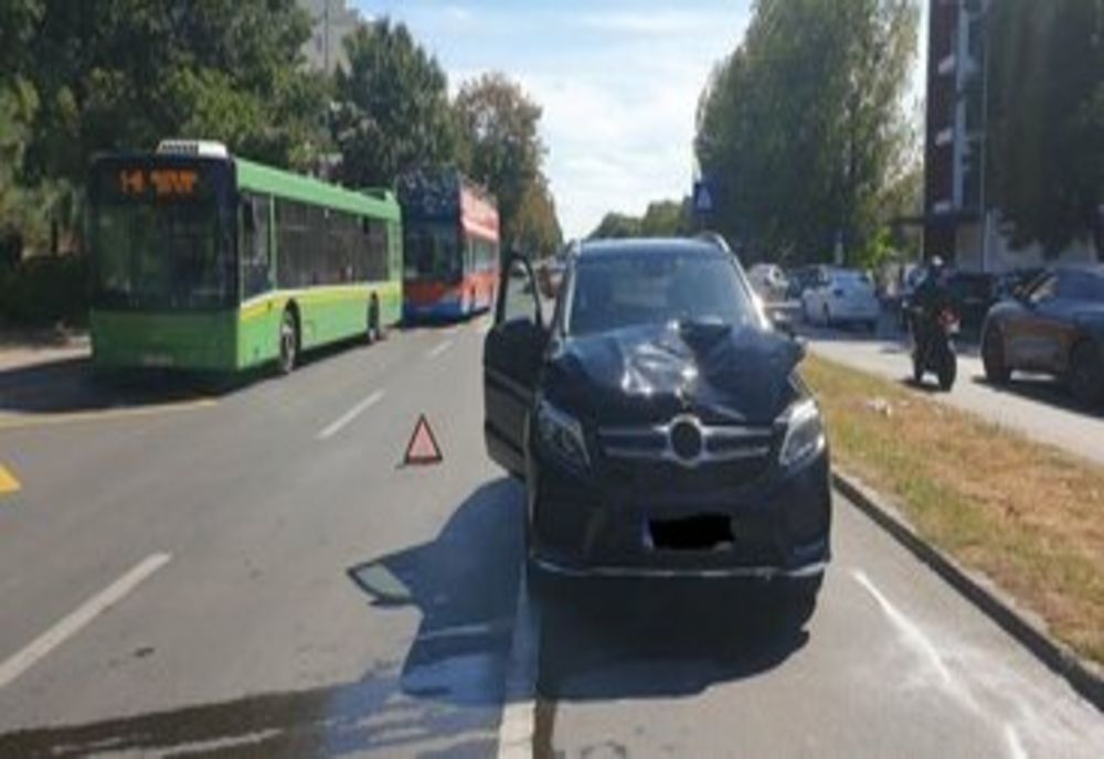 VIDEO FOTO Pieton spulberat de o mașină condusă de un tânăr de 18 ani