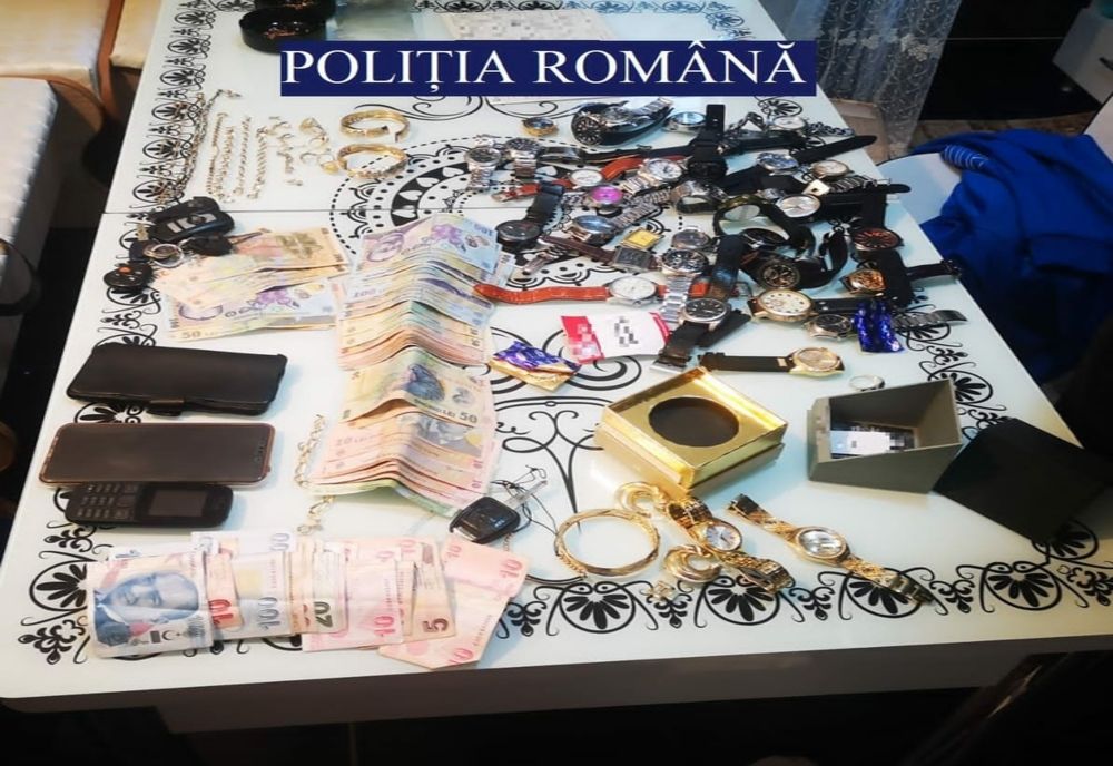 Contrabandiști săltați de mascați