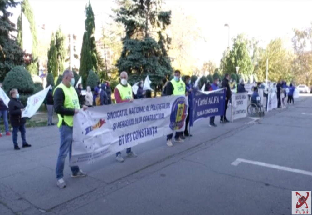 Protestul angajaților lăsați fără salarii la iarnă. Criza financiară i-a scos pe oameni în stradă