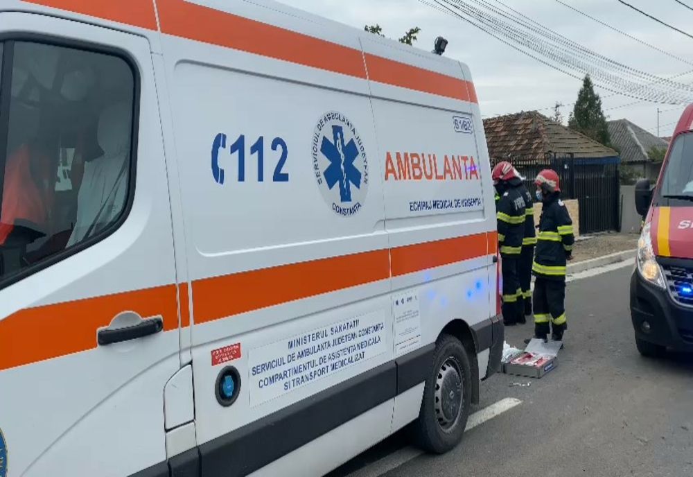 VIDEO Incendiu casă în Lumina. Bărbat transportat la spital cu arsuri 
