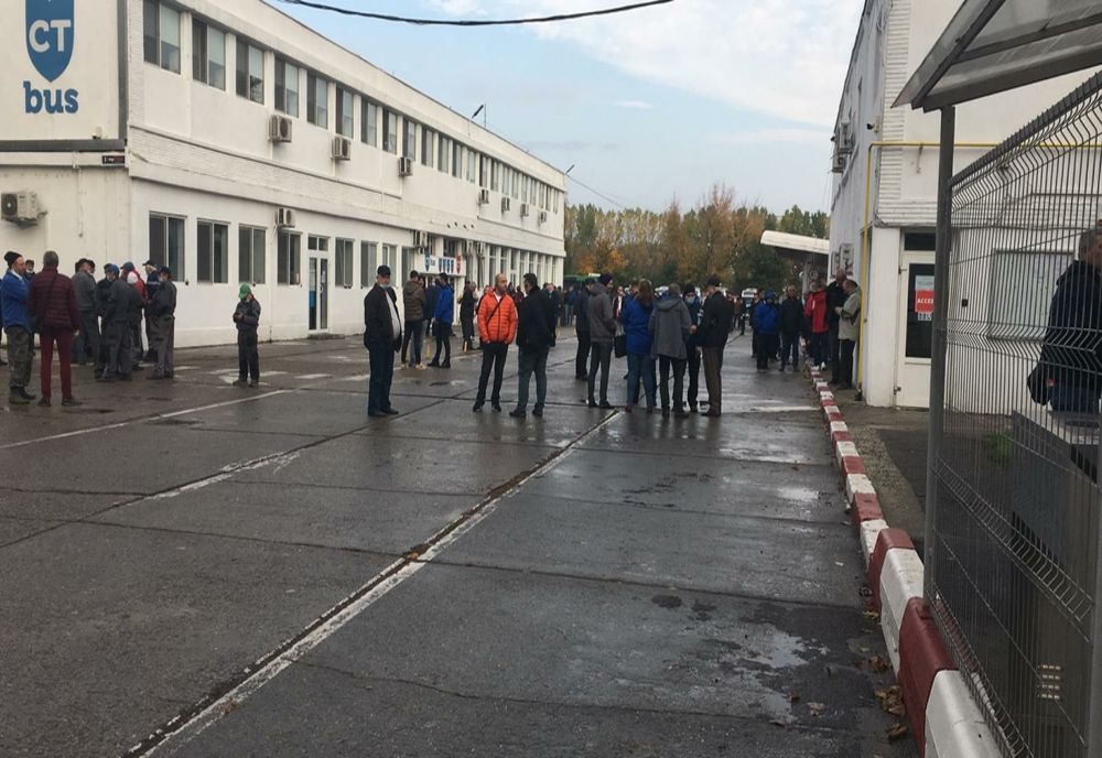 VIDEO Transport în comun blocat la Constanța. Șoferii CT BUS refuză să iasă pe traseu