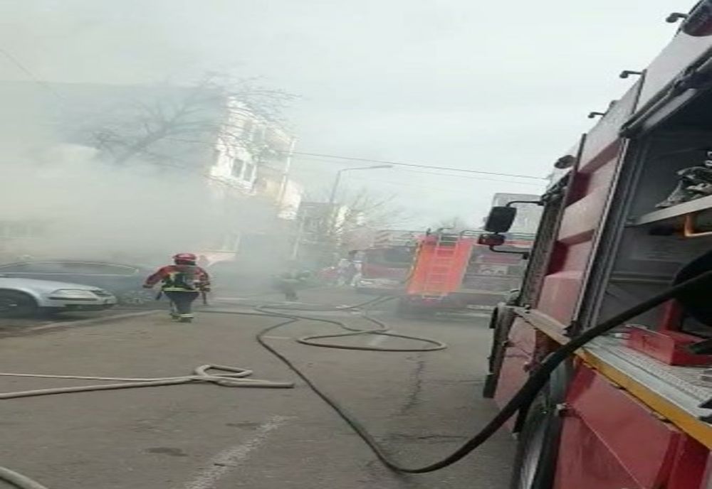 FOTO VIDEO Incendiu bloc părăsit în Constanța